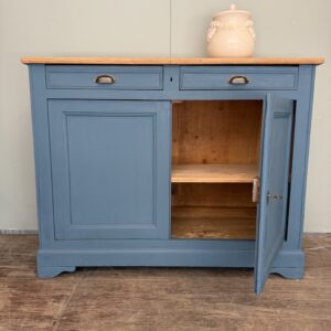 Buffet en bois bleu Buffet en bois bleu, 2 tiroirs et rangement fermé avec étagère, charme champêtre.